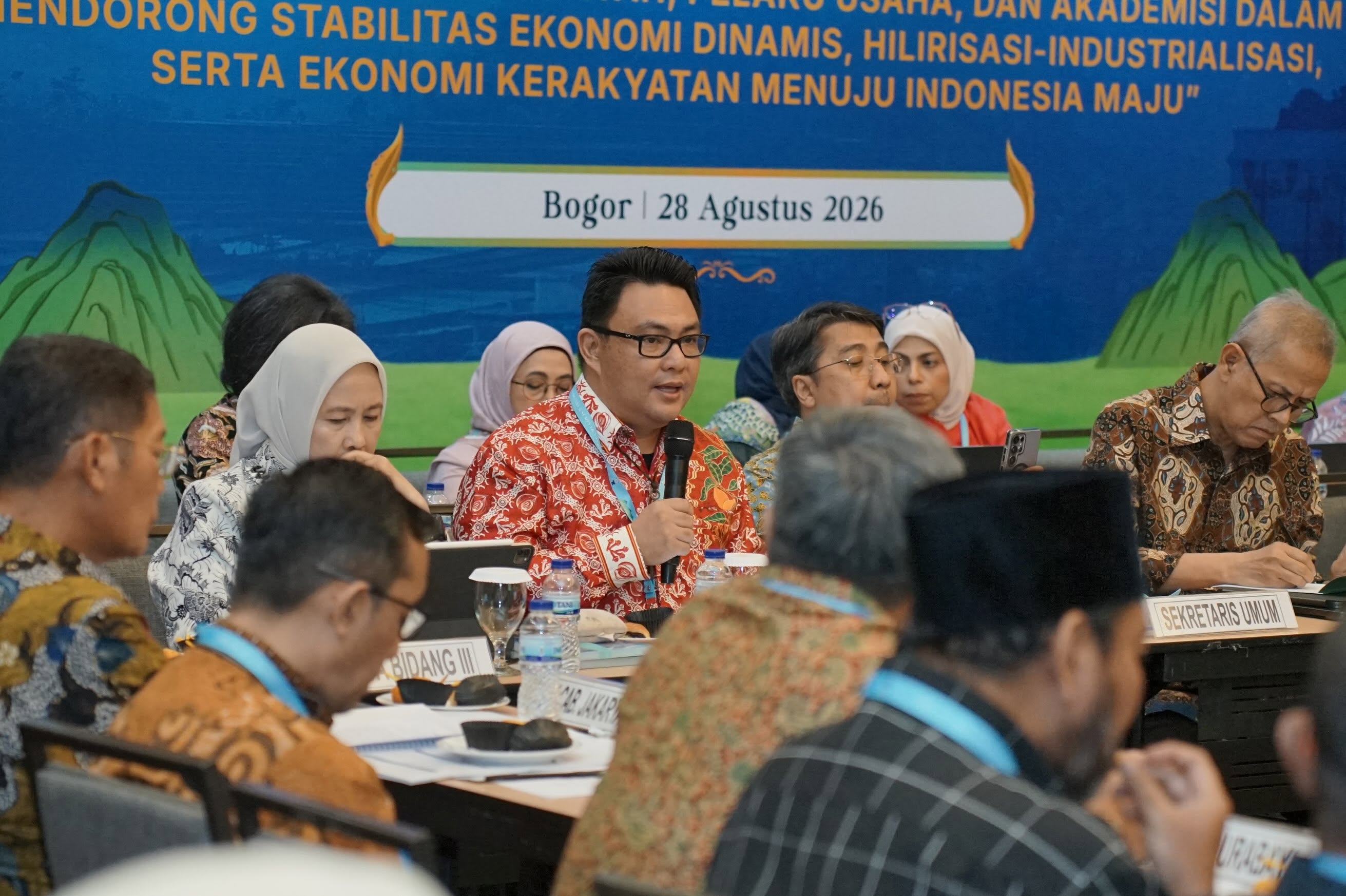 Ketua ISEI Manado Menjadi Ketua Sidang 2 pada Sidang Pleno ISEI XXV di Bogor