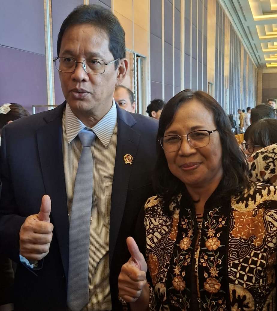 Dr. Een Walewangko Dipercaya Menjadi Penanggap Utama Sarasehan 100 Ekonom